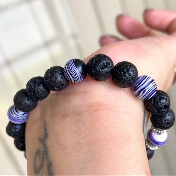 Black lava purple agate lotus flower bead bracelet - Picture 3 of 11